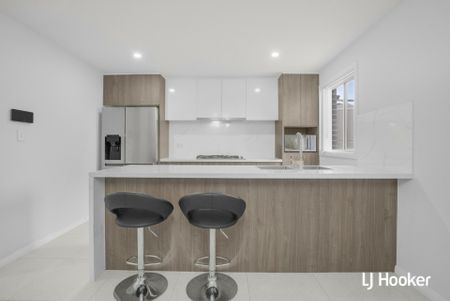 Beautiful 4 Bedroom Home - Great Location! - Photo 4