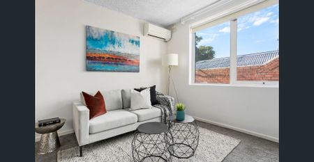 An easy and inviting Carlisle Street retreat - Photo 5