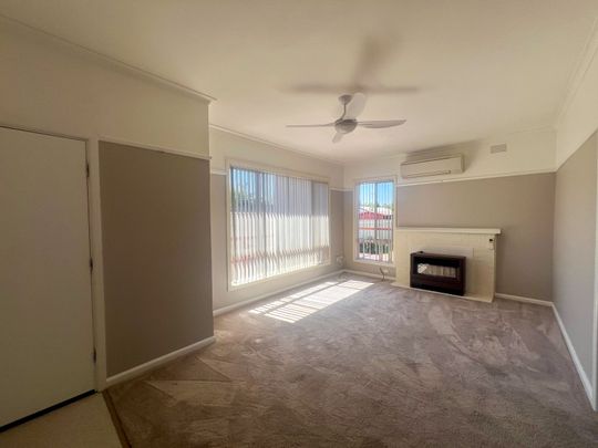 Neat as a pin! - Photo 1