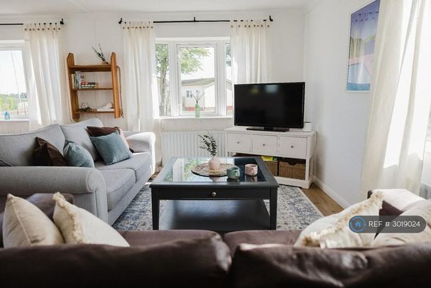 2 bedroom bungalow to rent - Photo 1