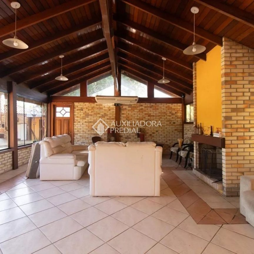 Casa com 3 quartos e 700m² para alugar em Hípica, Porto Alegre. - Photo 1