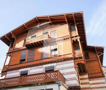 Appartement de 3 pièces au 1er étage dans un immeuble au cachet his... - Photo 2