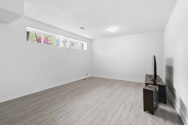 For Lease - 3438 The Credit Woodlands Road, Mississauga, Ontario - Photo 1