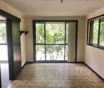 NEAT FAMILY HOME – PERFECT LOCATION - Photo 1