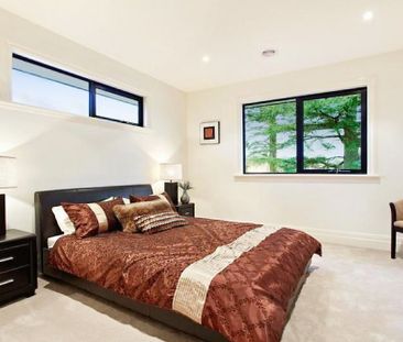 Modern design - McKinnon School Zone! - Photo 3