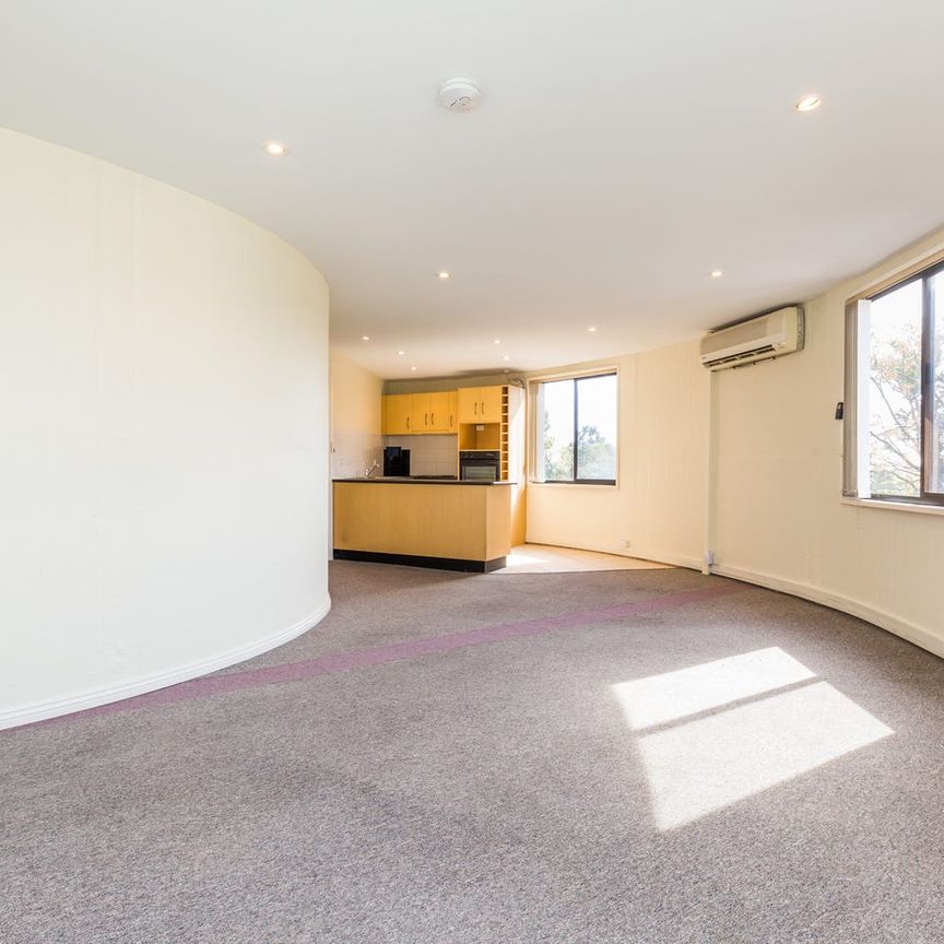 Iconic Water Tower Apartment. - Photo 1