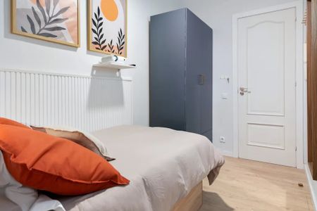 Carrer de Nàpols, Barcelona, Catalonia 08013 - Photo 3