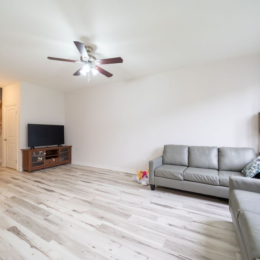 For Lease - 107 Dennis Drive, West Lincoln, Ontario - Photo 1