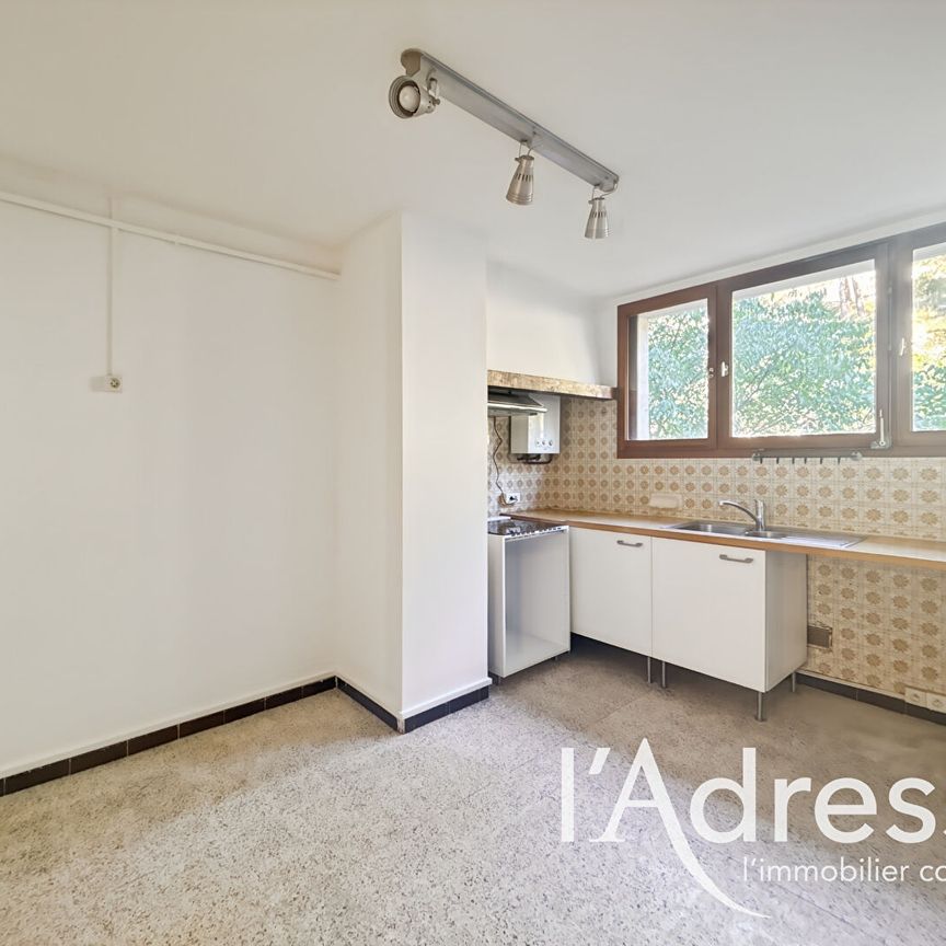 Location appartement 3 pièces, 82.00m², Marseille 08 - Photo 1