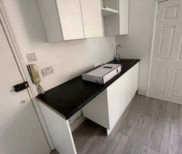 Studio Flat, Myddleton Road, N22 - Photo 2