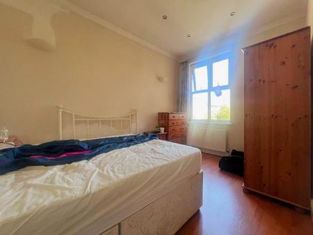 3 bedroom flat to rent - Photo 2