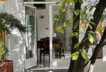 Villa-Parioli: Beautiful independent house with large private garden and terraces. Spacious living, formal dining, study-music room, sun room, 5 bedrooms, 4 bathrooms, parking. rif 163