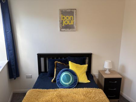 1 bedroom in a house share to rent - Photo 3