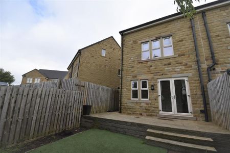 3 bedroom semi-detached house to rent - Photo 2