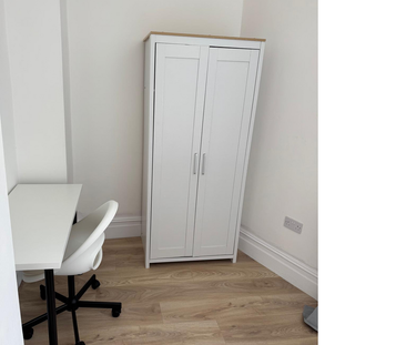 1 bedroom in a house share to rent - Photo 4