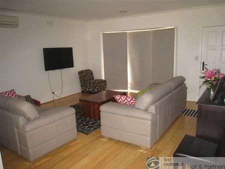 Beautifully Presented Home in a Quiet Court Location - Photo 2