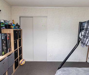 Spacious 3-Bedroom Family Home in a Lovely Neighbourhood - Photo 3