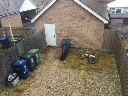 1 bedroom in a house share to rent - Photo 4