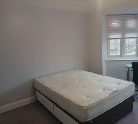 5 bedroom semi-detached house to rent - Photo 3