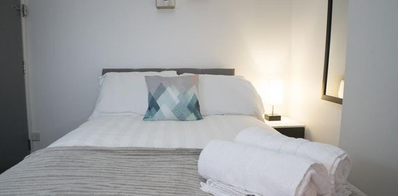 1 bedroom in a house share to rent - Photo 2