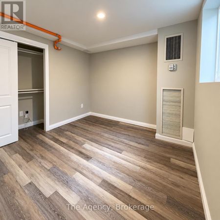 BOO2 - 2200 SHEROBEE ROAD, Mississauga, Ontario, L5A3Y3 - Photo 3