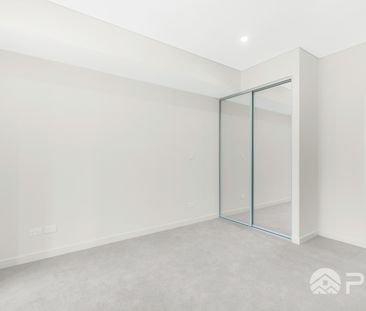 Modern 2 Bedrooms High Level Apartment In Prime Location For Lease!! - Photo 1