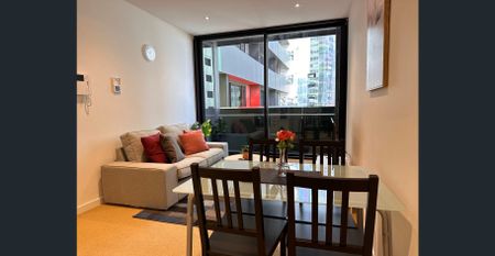 Amazing partly-furnished SQ two bedrooms apartment! - Photo 4