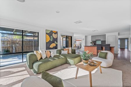 Timeless 4 bedroom Family Living in Leafy Berwick - available now. - Photo 2