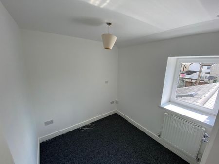 2 bedroom terraced house to rent - Photo 4