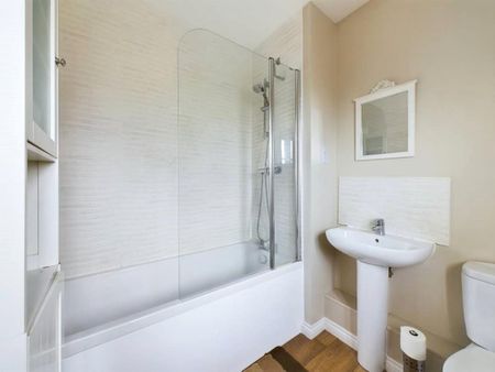 2 bedroom semi-detached house to rent - Photo 2