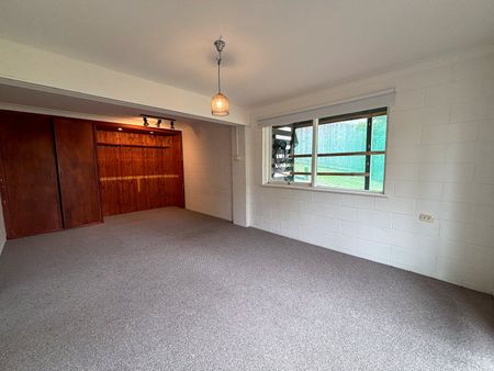 Spacious 3 Bedroom Home - Photo 4