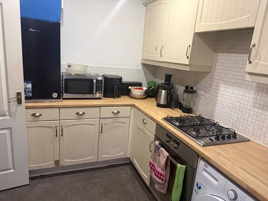 1 bedroom in a house share to rent - Photo 1