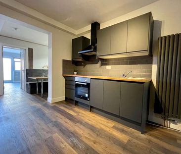 Queens Avenue Room 5 - Photo 2