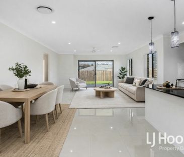 Spacious Family Home - Ducted Air Conditioning - Immediate Walk to ... - Photo 1