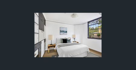 Chic Inner-City Apartment - Available Now - Photo 2