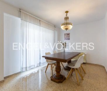Valencia - Photo 2