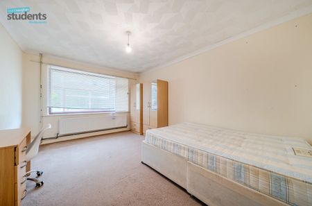 4 bedroom semi-detached bungalow to rent - Photo 5