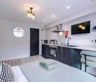 1 bedroom in a house share to rent - Photo 4