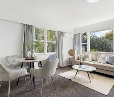 Charming 2BR Unit in Ellerslie w 2 carparks! - Photo 5