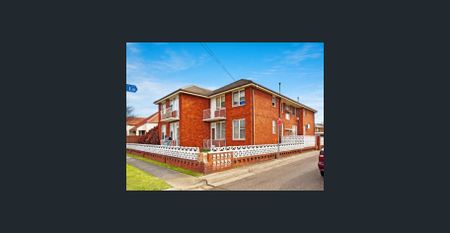 Updated one bedroom apartment - Photo 5