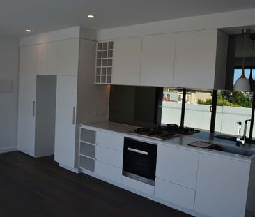 GORGEOUS APARTMENT IN THE HEART OF ST KILDA! - Photo 3