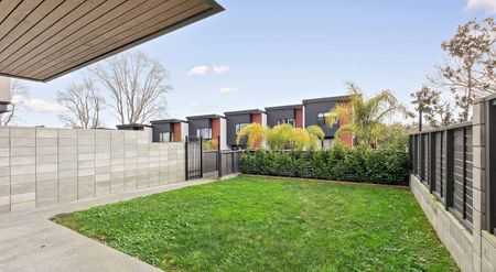 Charming 3BR Townhouse in Glen Innes - Photo 4