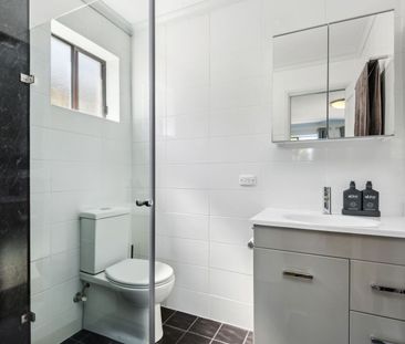 Solar powered large family home within walking distance to the Hub ... - Photo 6