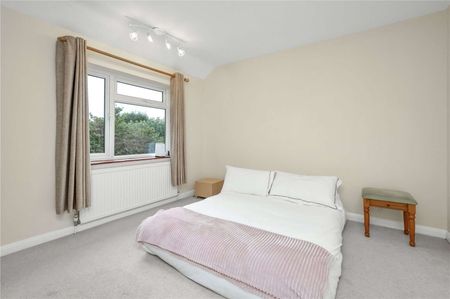 Beautiful four bedroom family home, situated in East Molesey. - Photo 5
