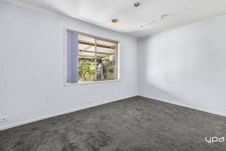Comfort, Space & Convenience in the Heart of Sydenham - Photo 5