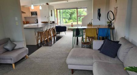 Home with sea views - Photo 5