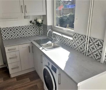 2 bedroom terraced house to rent - Photo 2