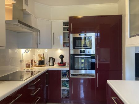 Gezellig en goed gelegen appartement met 2 slaapkamers en garage - Photo 2