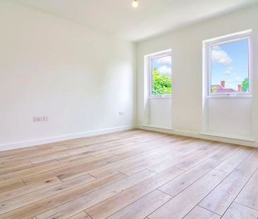 3 Bedroom - Photo 2