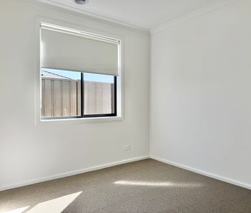 For Lease- Family Home in Manor Lakes - Photo 3